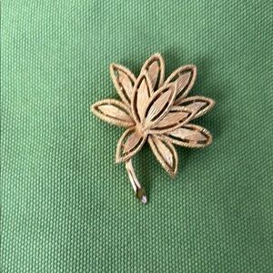 Gold Maple Leaf Brooch Jewelry